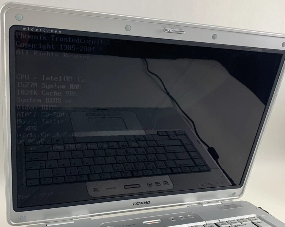 Compaq Presario C500 Intel Celeron 1.73GHz 1GB RAM 15.6" Sin Batería Sin HDD Sin Sistema Operativo Foto 2 de 4