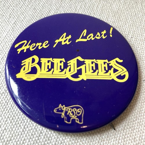 VTF 1970s pin THE BEE GEES - Here At Last button Purple 2.25" W/ RSO Label Logo
