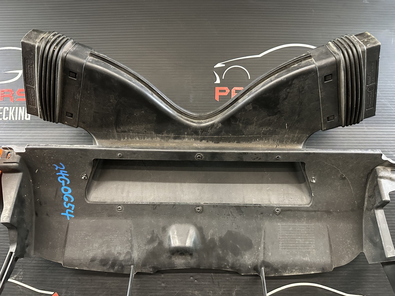 14-20 MASERATI GHIBLI FRONT RADIATOR AIR INTAKE DEFLECTOR DUCT SHROUD 670004142