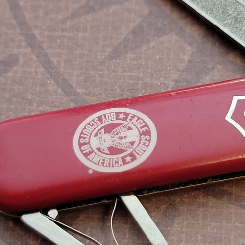 Victorinox Knife Switzerland Swiss Army Sak 58mm Classic SD Boy Eagle Scouts Red - Picture 6 of 6
