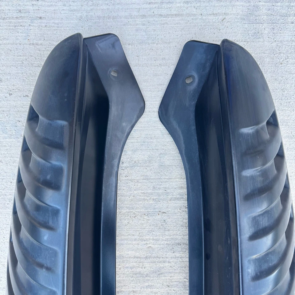 Chevy Tahoe Suburban Yukon 2000-2006 paneles de moldura de pilar D trasero OEM negro Foto 2 de 4