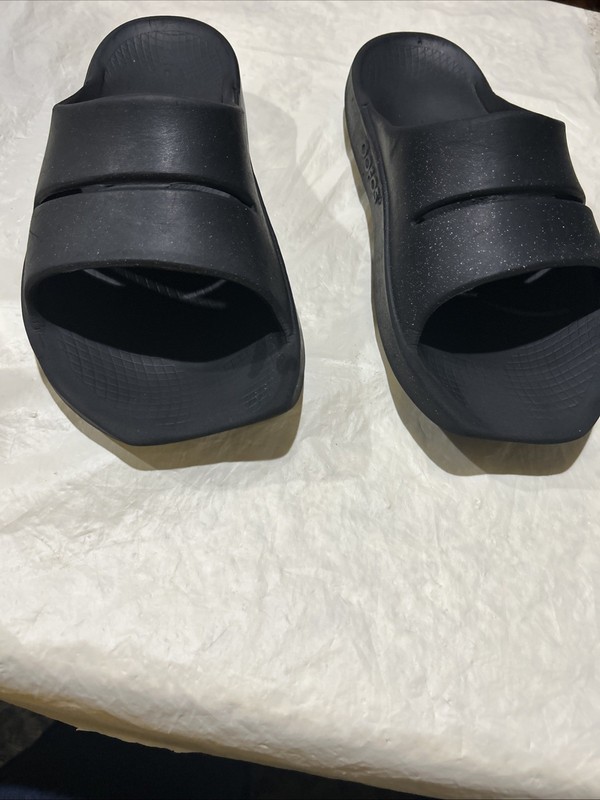 Men’s Oofos Slides Sz 11-13  Black  Arc Support  Absorbs Impact Washable