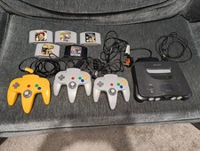 Nintendo 64 N64 Console Bundle 3 OEM Controllers Mario Kart GoldenEye: Powers On