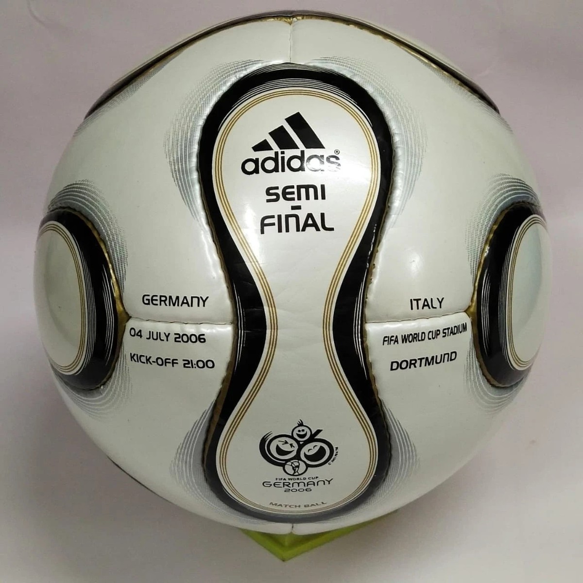New OG Adidas Teamgeist 2006 World Cup Germany Berlin Official