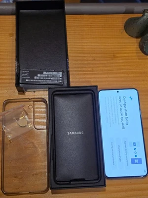 Samsung Galaxy S22 - 128 GB - 8GB RAM - Phantom Black (Unlocked) - SM-S901B/DS - Photo 1/4