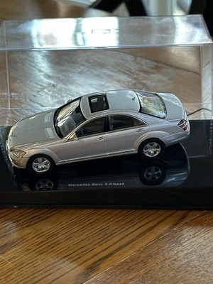 Mercedes Benz S Klasse W221 1:43 Autoart Silver and Case Mint Condition