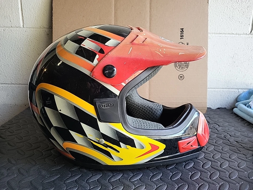 THH Motocross Helmet T-660 Size XL Black Red White Checkered Dirt Bike Helmet - Image 3 of 4