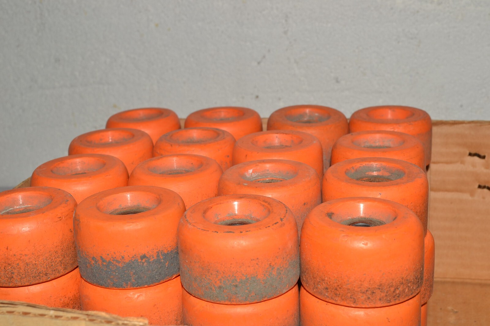 BIG LOT 64 CONED VANATHANE WHEELS Roller Skate Skateboard w/Hartford