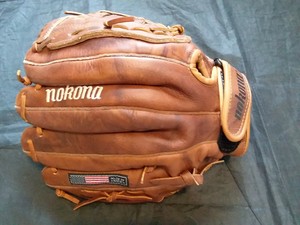 under armour receiver gloves size chart