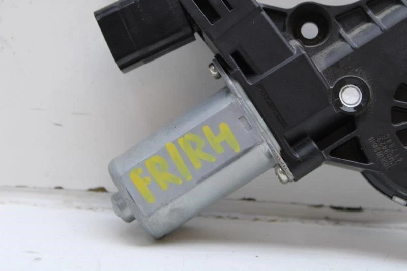 2020-2024 Ram 2500 3500 Front Passenger Right Door Power Window Motor 68044804AB - Image 4 of 4