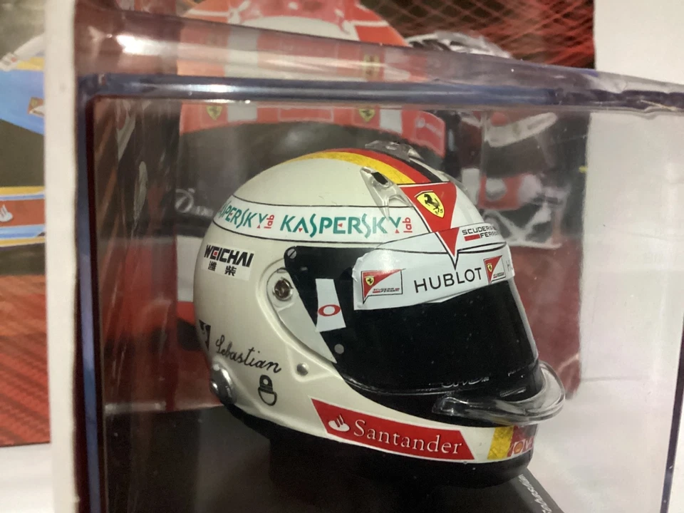 Caschi piloti F1 Ferrari SEBASTIAN VETTEL 2015 MONACO GP 1:5, nuovo in teca - Immagine 3 di 4