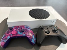 Xbox Series S + 2 Original Controller + Kabel / Top Zustand