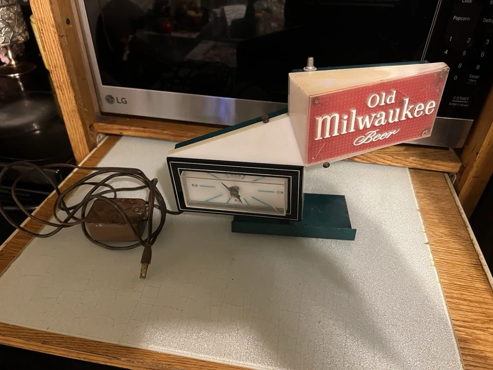 Jos Schlitz Brewing Co. 1959 antiguo reloj publicitario Milwaukee luz con soporte Foto 2 de 4