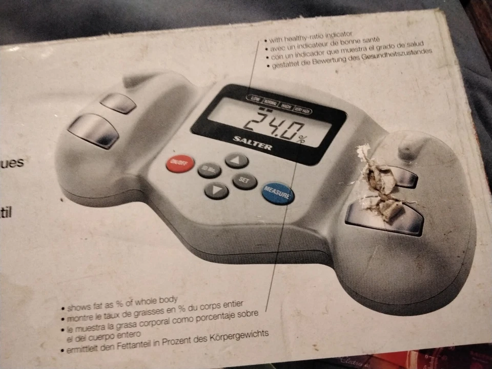 NUEVO Analizador de Grasa Corporal Portátil Salter Modelo 590 Muestra Grasa en % de Todo el Cuerpo Foto 2 de 4