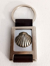 SEASHELL METAL/LEATHER KEYCHAIN