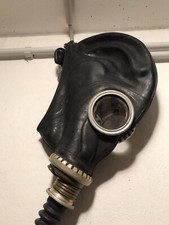 Gasmaske schwarz UdSSR mit Filter und Tasche