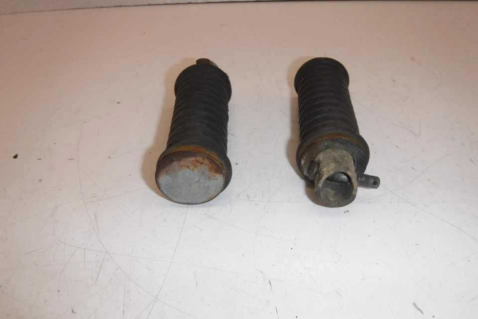 Suzuki TC185 1974 reposapiés izquierdo derecho clavijas pasajero trasero Foto 3 de 4