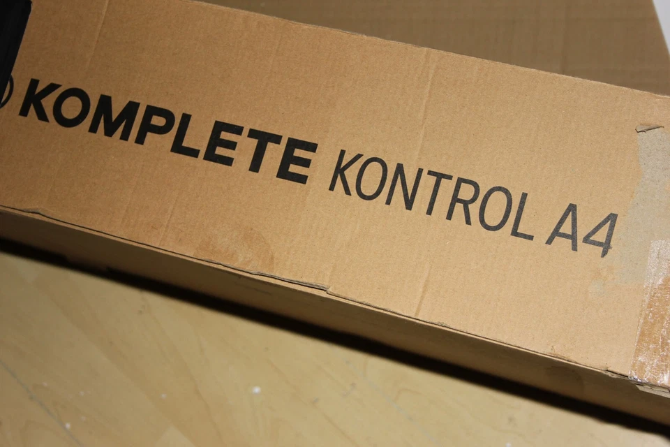 Native Instruments Komplete Kontrol A49 Midi Keyboard  sehr gut mit OVP