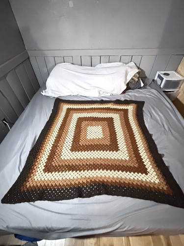 Granny Square Crochet Afghan Blanket Vintage 50”x45” - Picture 11 of 11