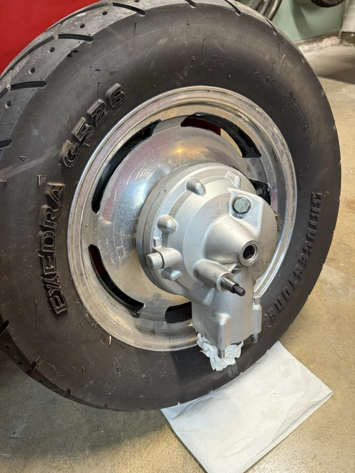 Yamaha Vmax 1200 1988 rueda trasera Foto 3 de 4