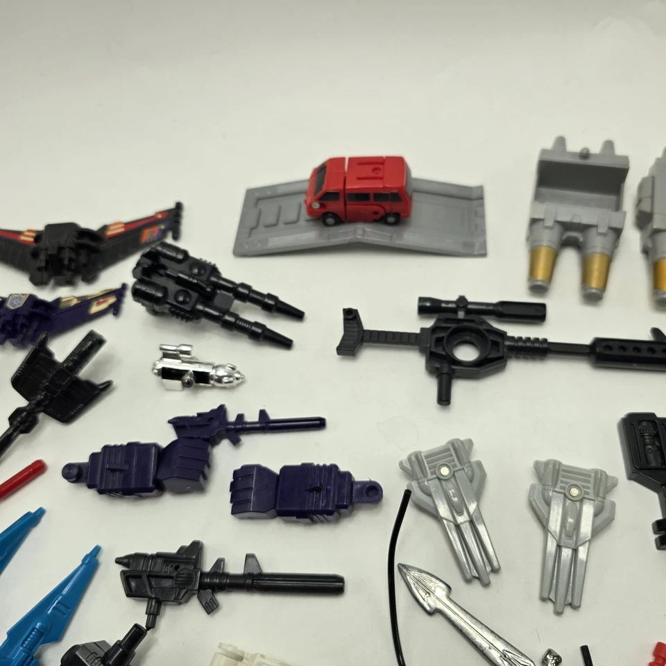 Vintage Transformers G1 RARE Parts, Weapons And Accessories - Huge Lot - Image 3 of 4