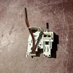 Hotpoint AQ113DA697S Waschmaschine - Türriegelschloss 162004482329 + Stecker