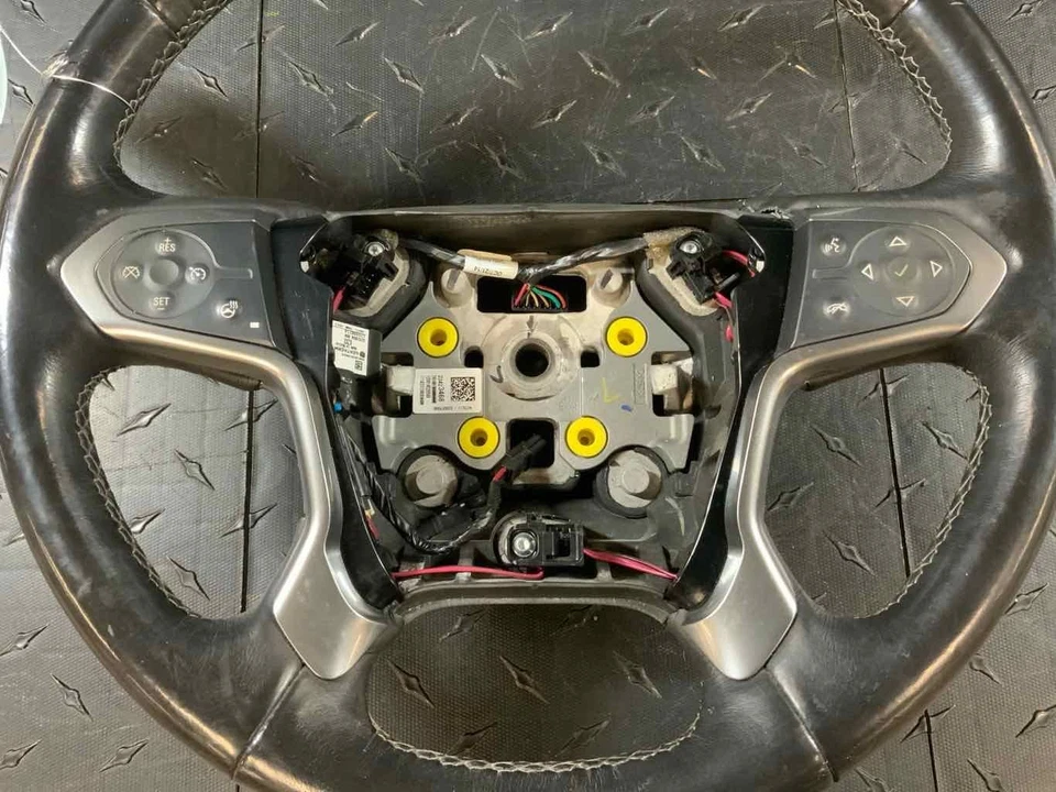 Volante Silverado 1500 14-18 cuero térmico negro (audio crucero) 23423468 Foto 2 de 4