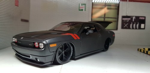 Dodge Challenger SRT8 2008 mattschwarz gesenkt 32529 Hot Rod 1:24 Druckgussmodell - Bild 9 von 12