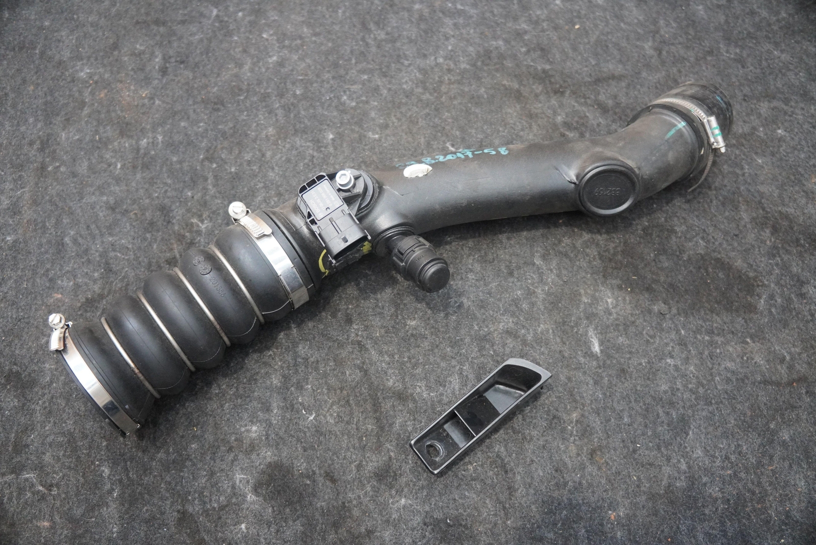 Right Turbo Intercooler Pipe Hose Tube 332169 Ferrari 488 Challenge 2018 *Note*