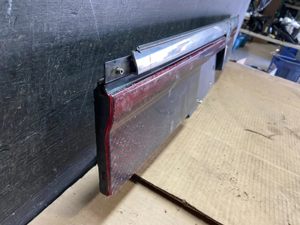 Mercury Grand Marquis 1995 1996 1997 tapa maletero luz trasera central I3283 DG1 Foto 3 de 4