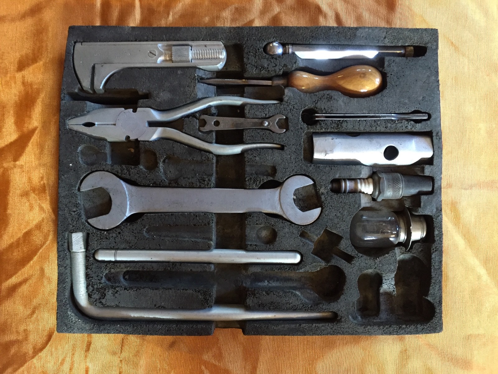 BENTLEY ROLLS ROYCE DAWN WRAITH VALVE TOOL. LARGEST 1946-65 INVENTORY ON EARTH