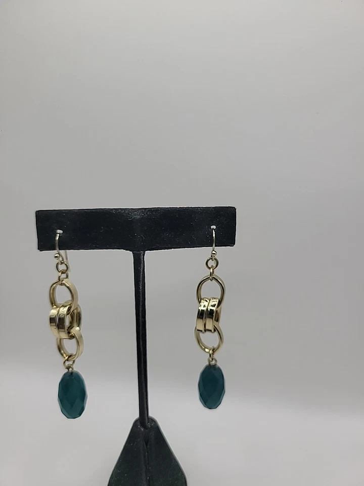 Brincos vintage ganchos perfurados tom dourado verde-azulado facetado fantasia joia - Imagem 4 de 4