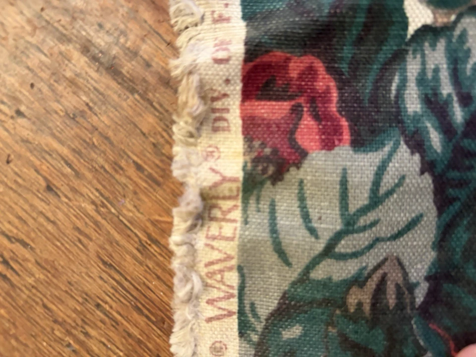 Tela Waverly Schumacher Peace Roses algodón pulido en rollo Foto 4 de 4