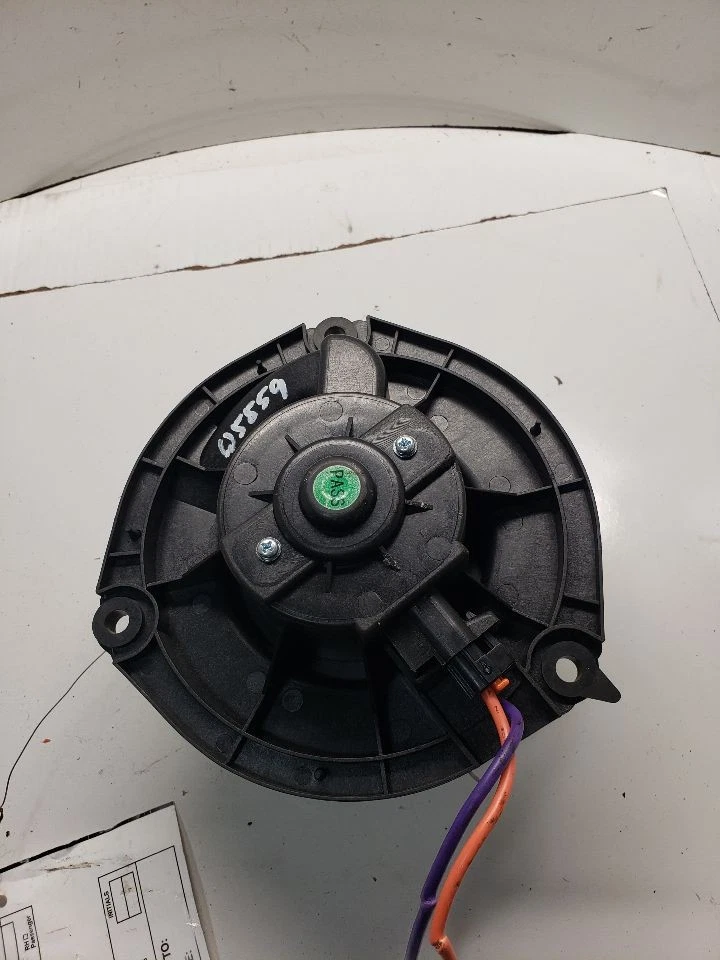 Двигатель вентилятора подходит для 04-11 IMPALA 1385700 - Изображение 2 из 4