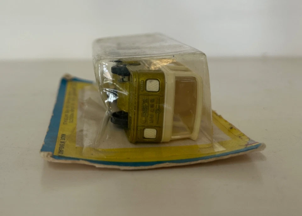 1971 MATCHBOX SETRA COACH NO. 12 YELLOW - SEALED IN CUT BLISTER *READ DESCRIP* - Image 4 of 4