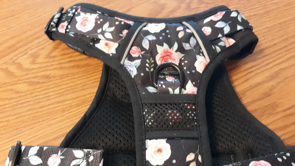 Dog Harness Size Large with walking Leash Black with Roses new