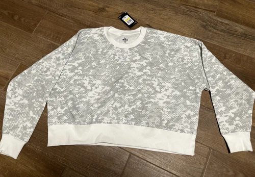 Under Armour Women's Size M Pullover Sweater Loose Crop Gray Long Sleeve NWT