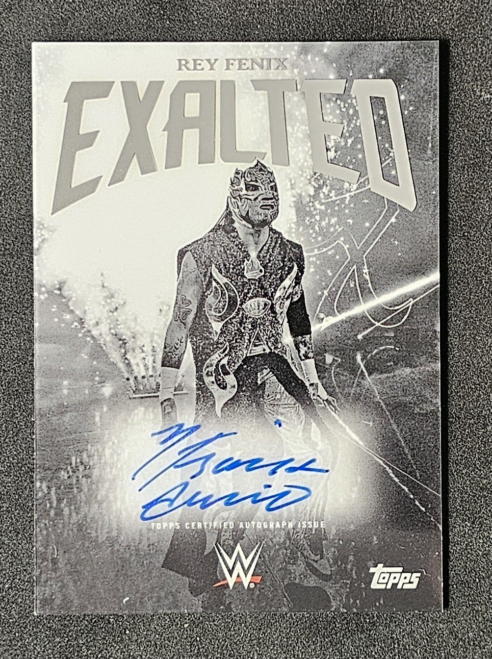 2025 Topps WWE Exalted REY FENIX Black and White Signatures AUTO #BWS-RFX
