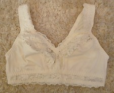 Breezies Bra Medium Soft Support Lace Wirefree Ivory