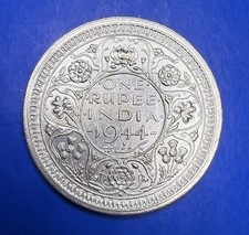 1944 British India, George VI .500 Silver One 1 Rupee Coin. Untoned XF Coin.