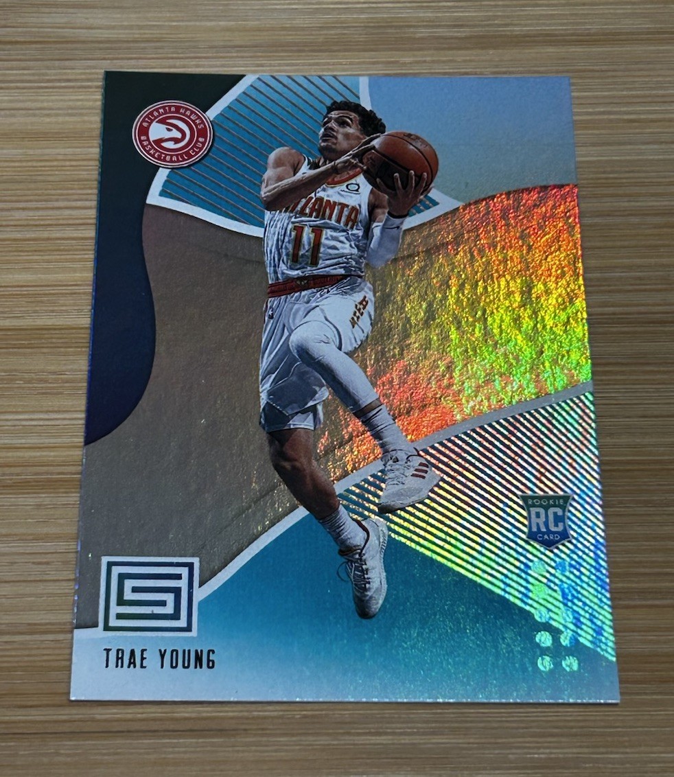 2018-19 Panini Status Aqua #142 Trae Young RC Hawks Rookie.