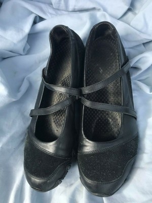 skechers with velcro closures