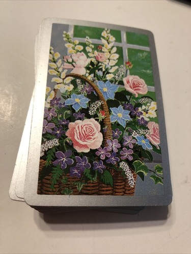 Mazzi di carte da gioco vintage ragazza su cesto di fiori e fiori gialli in scatola - Foto 4 di 9