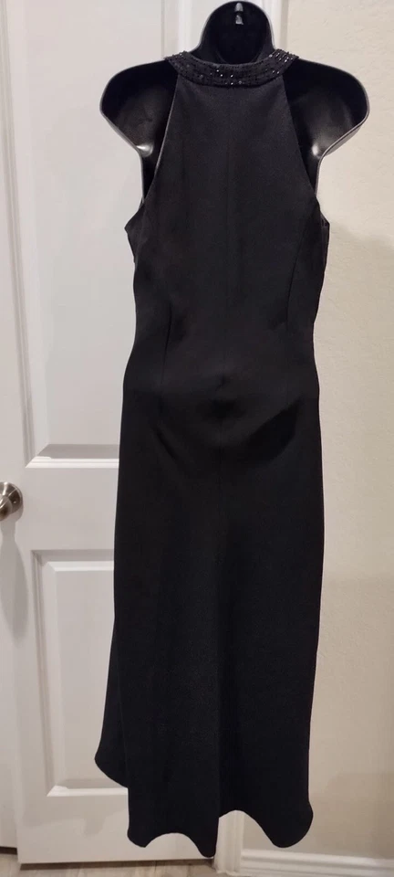 Vestido de fiesta SANDRA DARREN talla 8 negro forrado halter. Foto 3 de 4