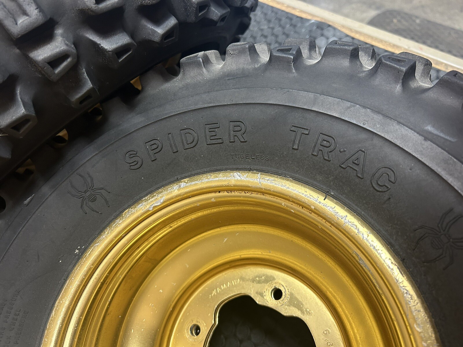 YAMAHA 4/115 GOLD REAR RIM WHEEL SPIDER TRAC TIRES 22x12.59 🔥FASTSHIP🔥