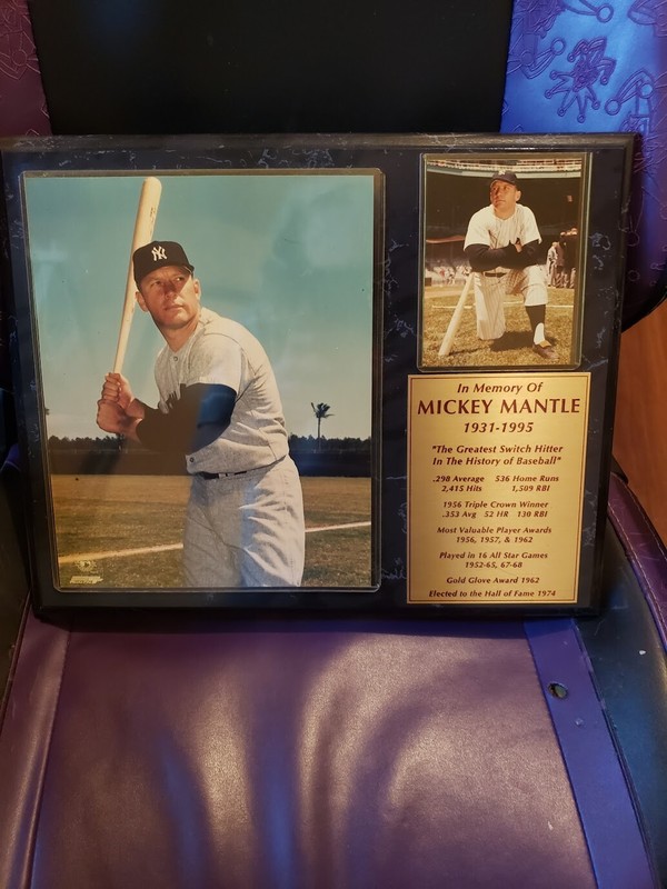 in memory of mickey mantle 1931-1995 plaque with 2 photos and plaque