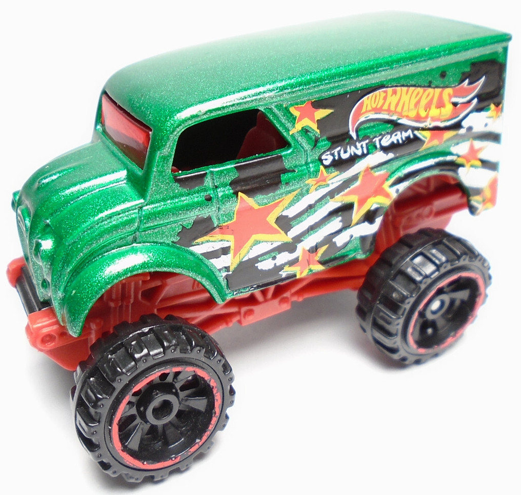 2015 HOT WHEELS MONSTER DAIRY DELIVERY STUNT TEAM GREEN 1:64 DIECAST 2 1/4" VAN
