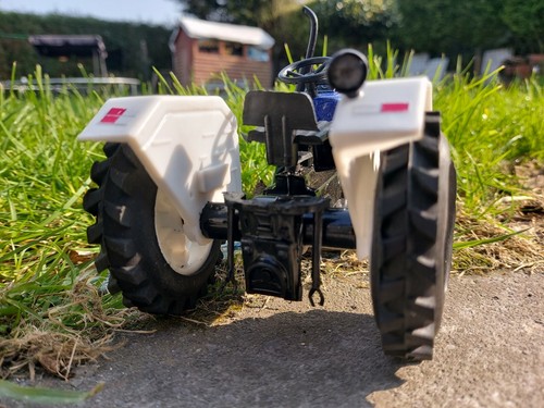 Farm Vehicle Toys,..NEW HOLLAND 3630 TRACTOR MODEL - Picture 9 of 10