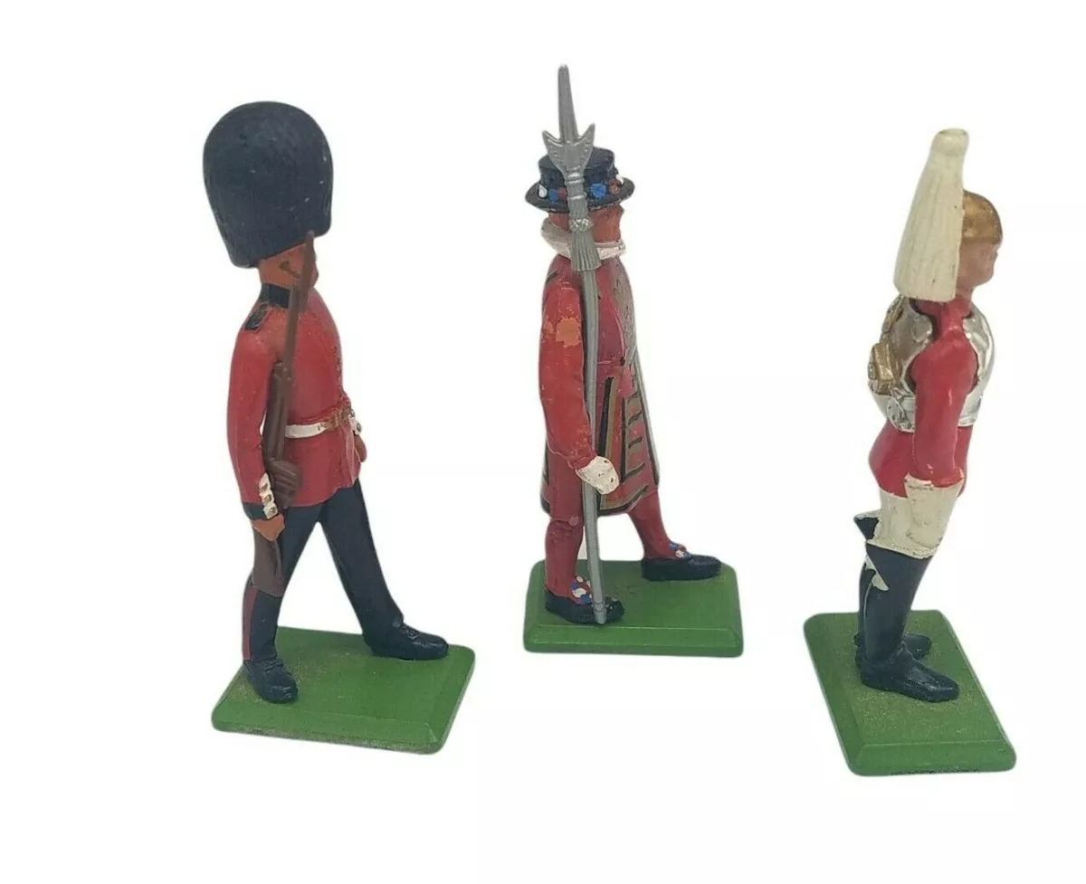Britains LTD 1973 Die Cast Lead Toy Soldiers Red Coat Guards Lot