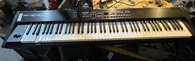 Roland RD-300SX Electric Keyboard *FOR PARTS OR REPAIR*